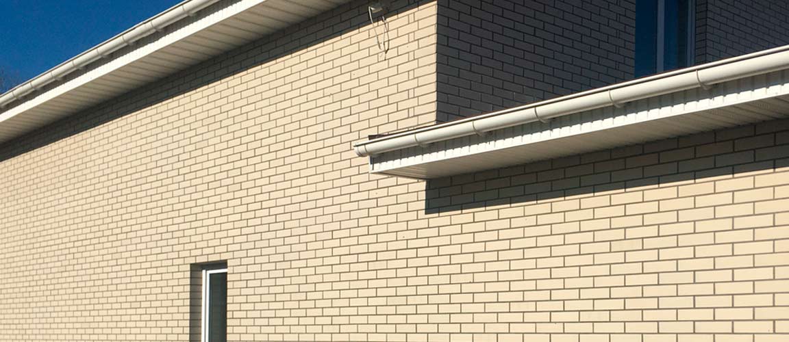 Утепление и облицовка фасада клинкерной плиткой Feldhaus Klinker R100NF по технологии Комбитерм